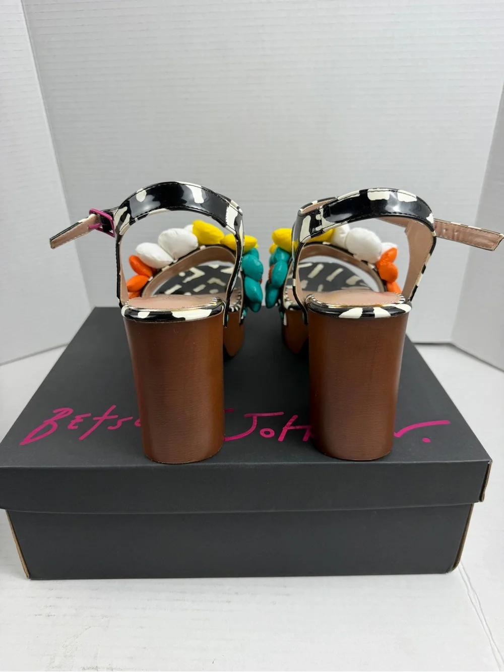 BETSEY JOHNSON KINSLEE BLACK MULTI Colorful floral Women's Size 8.5
